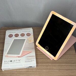 🐼 3/$25 NWT Silhouette Pink Travel LED Mirror
